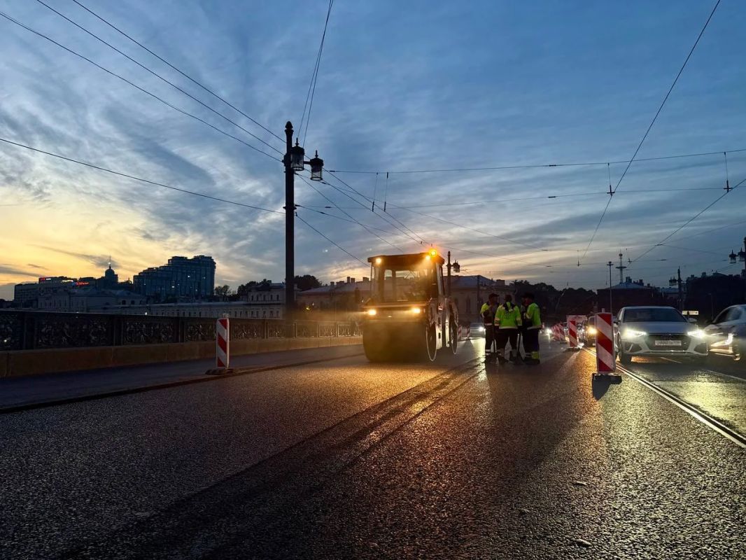 На Литейном мосту уложили более 3 тыс