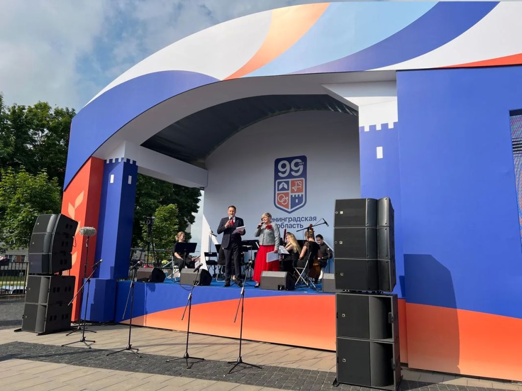 В Ивангороде сегодня громко, интересно, весело и вкусно В Ивангороде сегодня громко, интересно, весело и вкусно