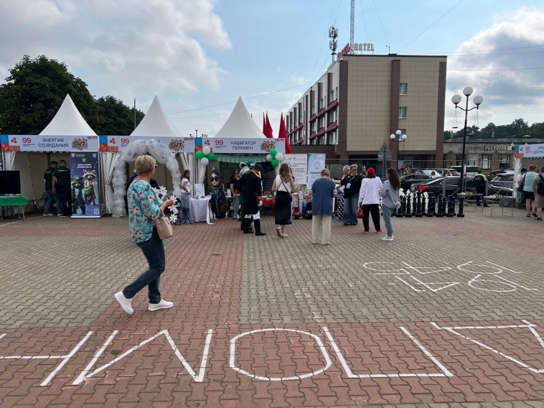 В Ивангороде сегодня громко, интересно, весело и вкусно В Ивангороде сегодня громко, интересно, весело и вкусно