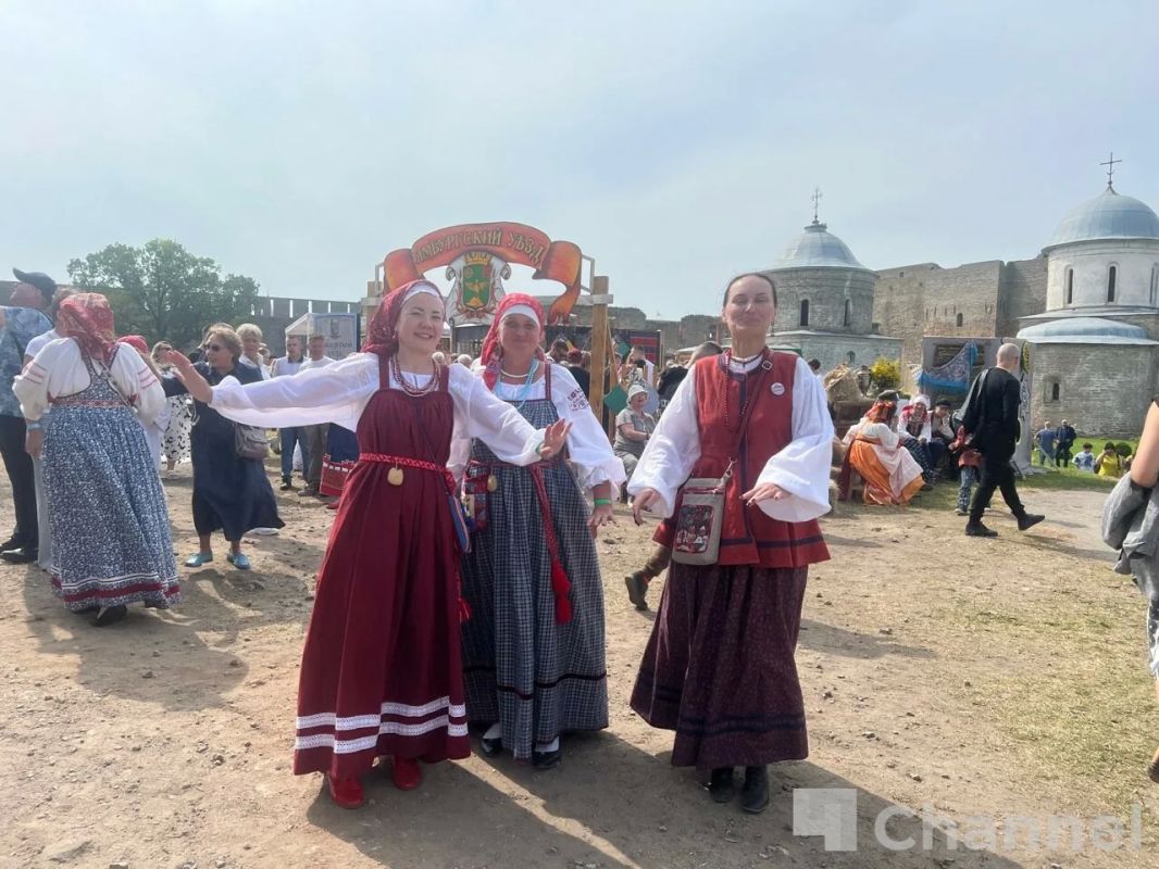 В Ивангородской крепости в рамках празднования 99-летия Ленобласти работает интерактивно-художественное пространство "Подворье" В Ивангородской крепости в рамках празднования 99-летия Ленобласти работает интерактивно-художественное пространство "Подворье"