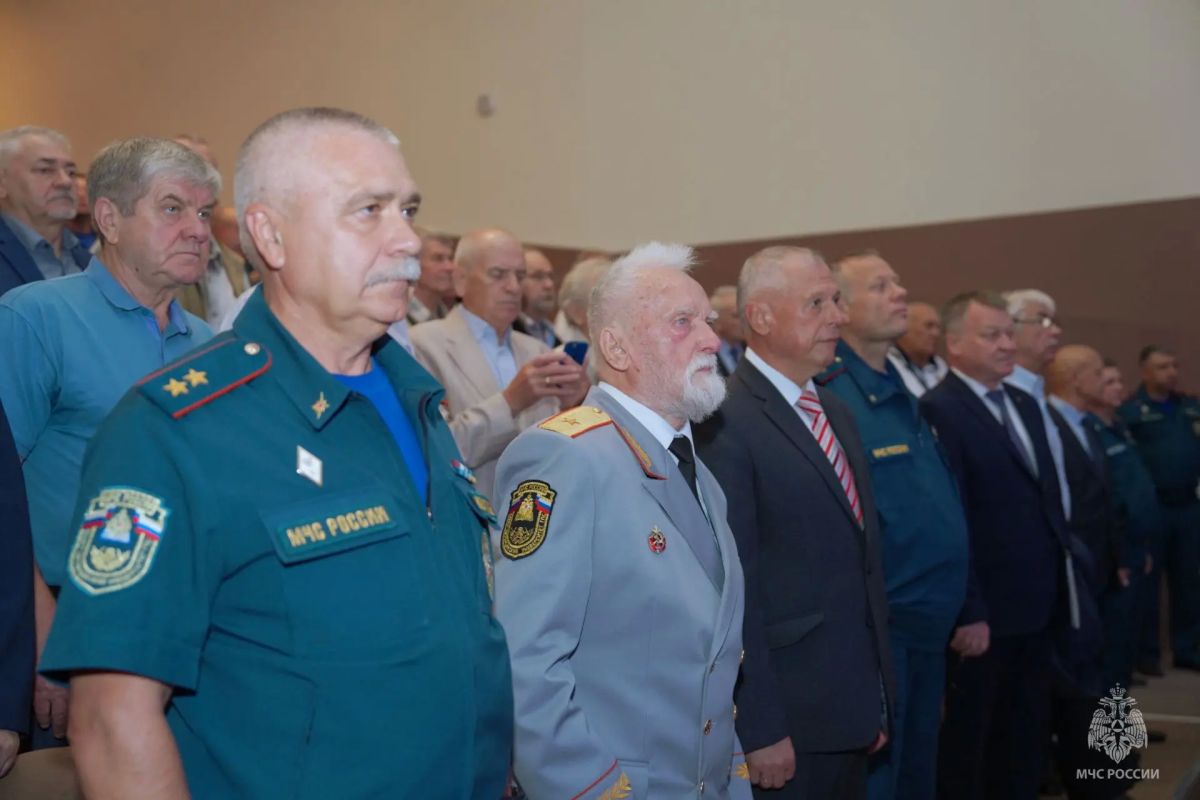 100-летие почетного ветерана пожарной охраны страны отметили в Петербурге 100-летие почетного ветерана пожарной охраны страны отметили в Петербурге