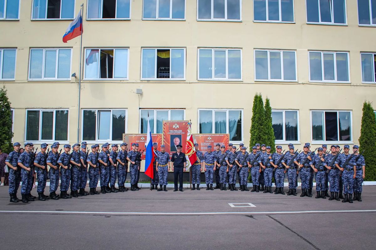 Сегодня в Санкт-Петербурге состоялась торжественная церемония принятия Военной присяги военнослужащими по призыву специального моторизованного Измайловского полка Северо-Западного округа Росгвардии Сегодня в Санкт-Петербурге состоялась торжественная церемония принятия Военной присяги военнослужащими по призыву специального моторизованного Измайловского полка Северо-Западного округа Росгвардии