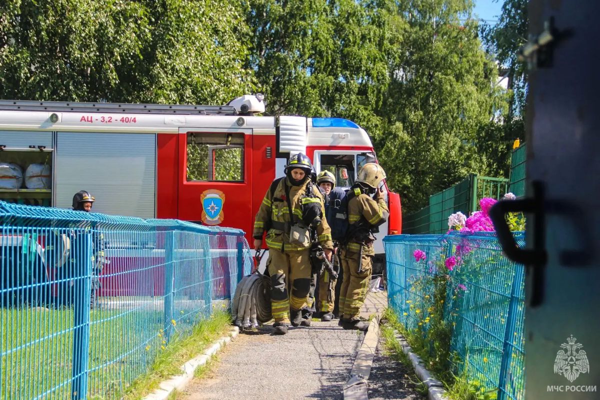 Пожар понарошку тушили в "Пожарно-спасательном колледже Санкт-Петербургском центре подготовки спасателей" Пожар понарошку тушили в "Пожарно-спасательном колледже Санкт-Петербургском центре подготовки спасателей"