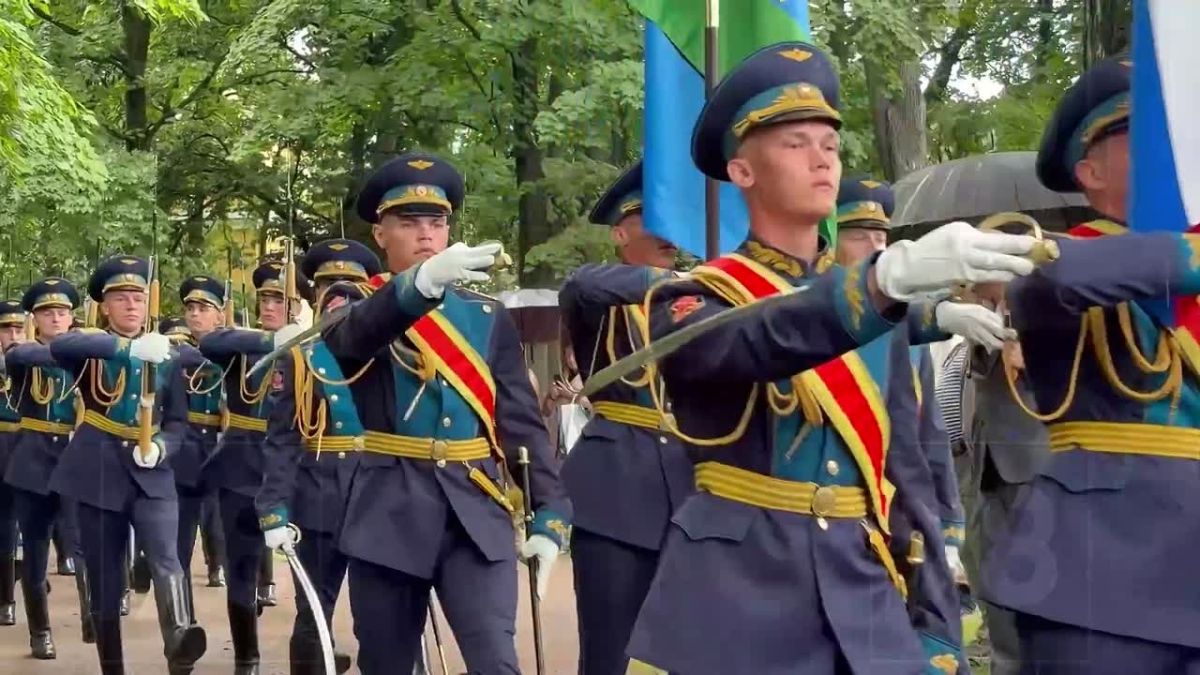 Петербург празднует День Воздушно-десантных войск