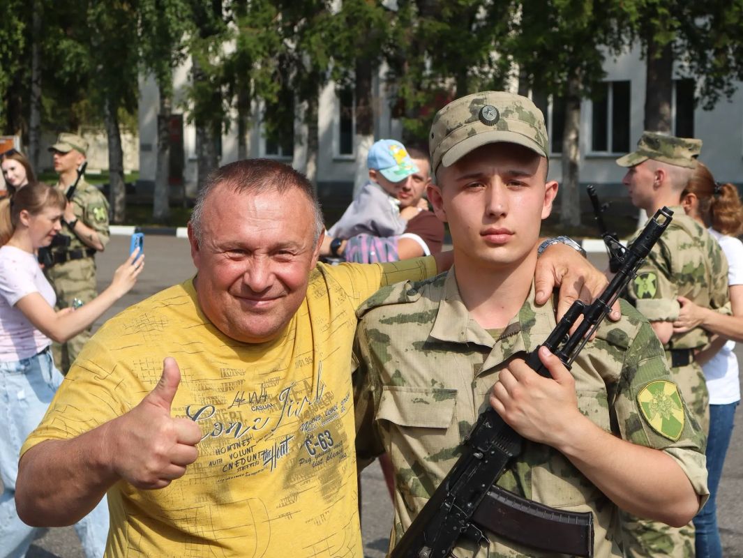 Поздравляем с принятием Военной присяги военнослужащих 33-й бригады оперативного назначения, морского отряда, полка и батальона по охране важных государственных объектов Северо-Западного округа Росгварии Поздравляем с принятием Военной присяги военнослужащих 33-й бригады оперативного назначения, морского отряда, полка и батальона по охране важных государственных объектов Северо-Западного округа Росгварии