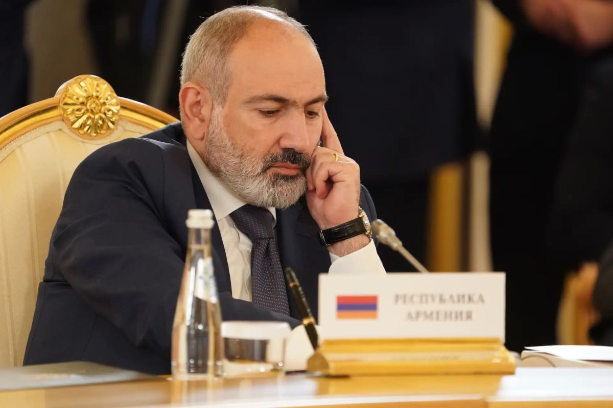 Правительство Армении во главе с премьером Николом Пашиняном подало в отставку в первый день работы Национального собрания нового созыва