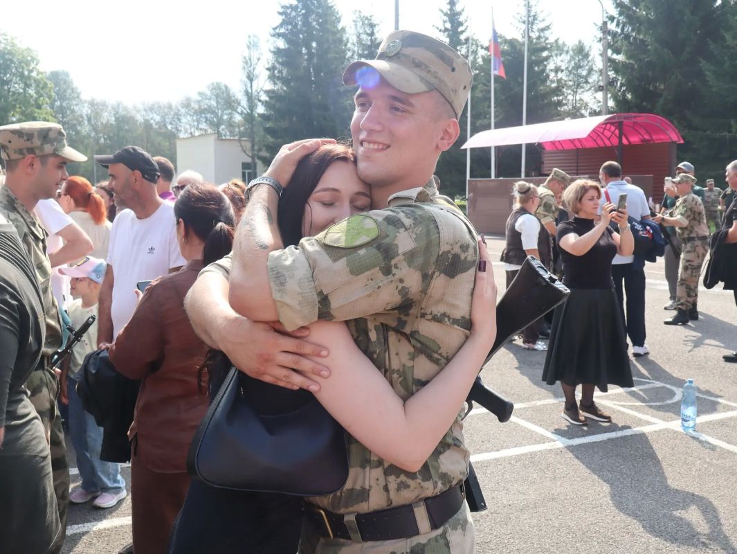 Поздравляем с принятием Военной присяги военнослужащих 33-й бригады оперативного назначения, морского отряда, полка и батальона по охране важных государственных объектов Северо-Западного округа Росгварии Поздравляем с принятием Военной присяги военнослужащих 33-й бригады оперативного назначения, морского отряда, полка и батальона по охране важных государственных объектов Северо-Западного округа Росгварии