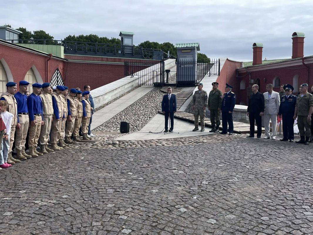 Сотрудники ГСУ СК России по городу Санкт-Петербургу приняли участие в торжественных мероприятиях, посвященных годовщине создания ВДВ Сотрудники ГСУ СК России по городу Санкт-Петербургу приняли участие в торжественных мероприятиях, посвященных годовщине создания ВДВ
