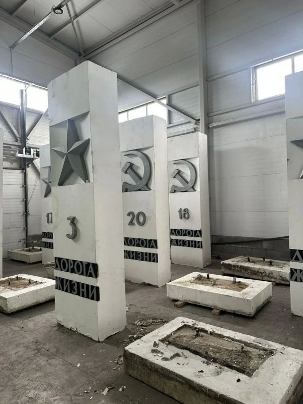 В Ленобласти реставрируют километровые столбы Дороги жизни
