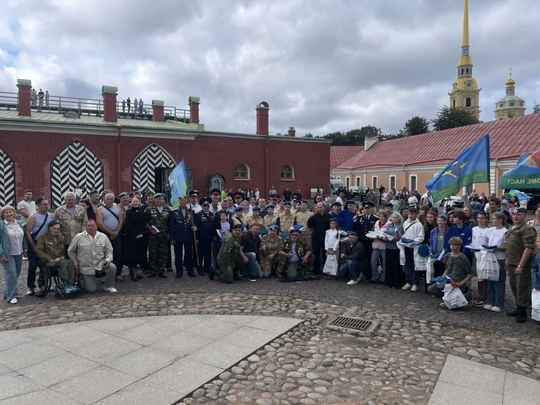 Сотрудники ГСУ СК России по городу Санкт-Петербургу приняли участие в торжественных мероприятиях, посвященных годовщине создания ВДВ Сотрудники ГСУ СК России по городу Санкт-Петербургу приняли участие в торжественных мероприятиях, посвященных годовщине создания ВДВ