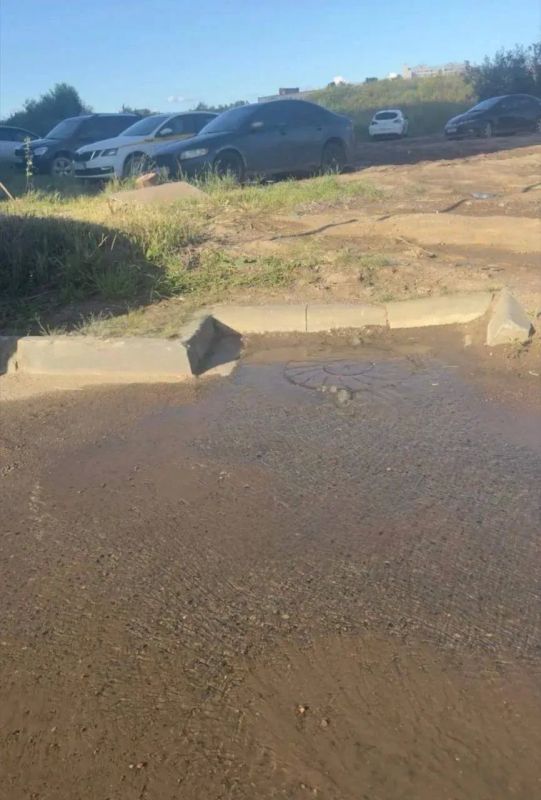 Жители проспекта Ветеранов остались без воды из-за засора канализации посторонними предметами Жители проспекта Ветеранов остались без воды из-за засора канализации посторонними предметами