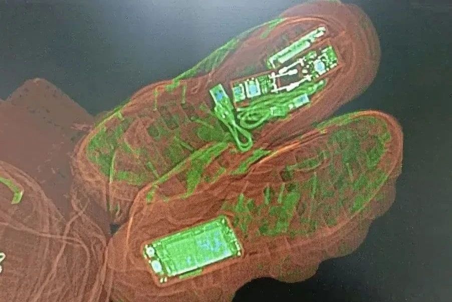 Телефоны в кроссовках пытались передать заключенным в петербургских "Крестах", сообщили ТАСС во ФСИН Телефоны в кроссовках пытались передать заключенным в петербургских "Крестах", сообщили ТАСС во ФСИН