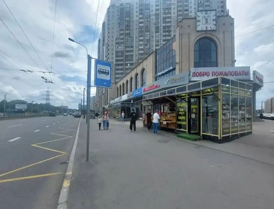 Владельца ларьков у «Пионерской» оштрафовали на 200 тысяч рублей