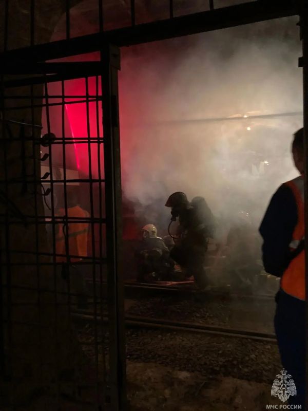 Петербургские спасатели минувшей ночью тушили условный пожар в метро Петербургские спасатели минувшей ночью тушили условный пожар в метро