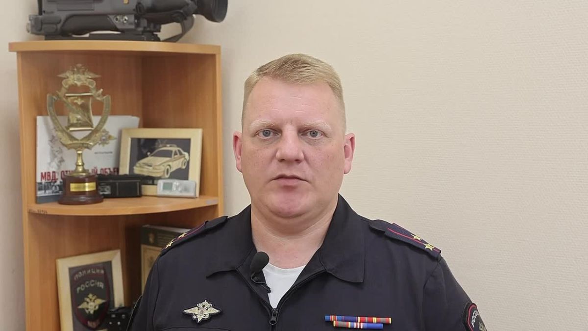 Комментарий дал: Начальник Управления информации и общественных связей ГУ МВД России по Санкт-Петербургу и Ленинградской области, полковник внутренней службы Дмитрий Евгеньевич Стокрацкий