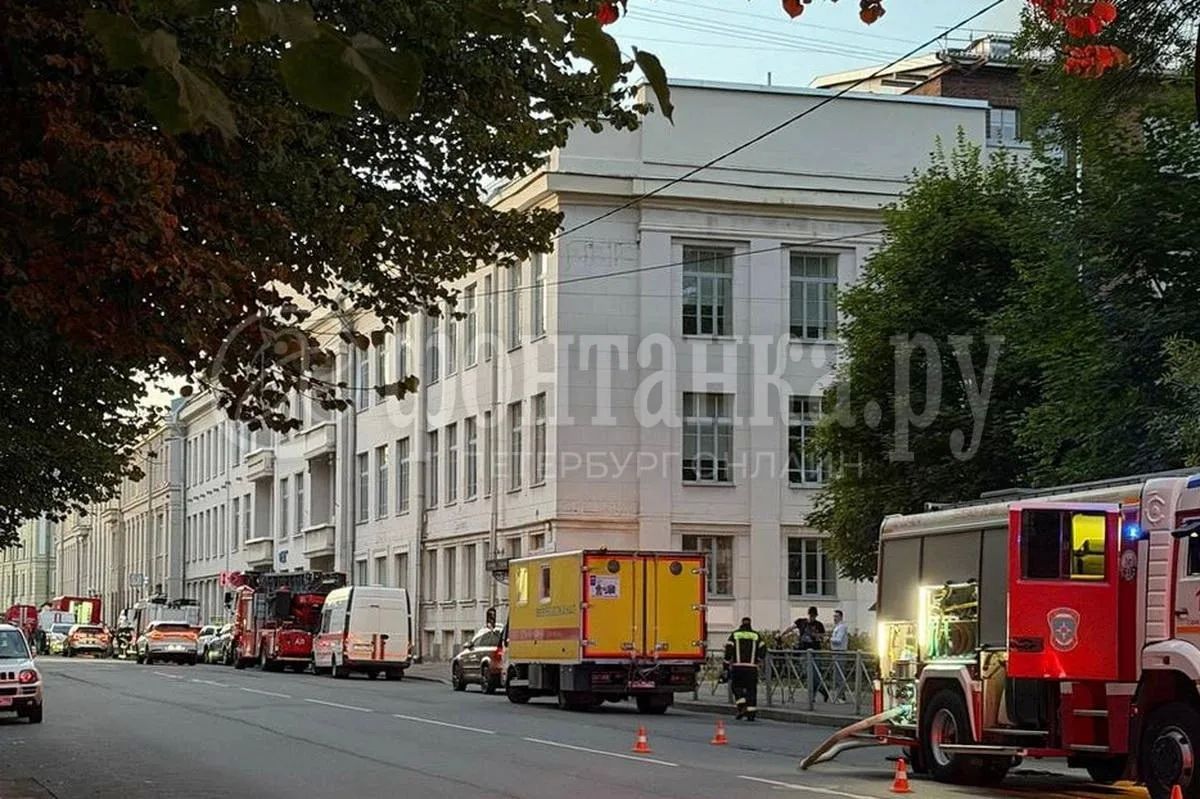 Пожар площадью 110 «квадратов» тушат вблизи Финляндского вокзала