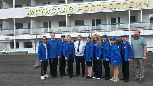 Восемь лучших воспитанников морского клуба "Юнга" стали частью команды настоящего теплохода Восемь лучших воспитанников морского клуба "Юнга" стали частью команды настоящего теплохода