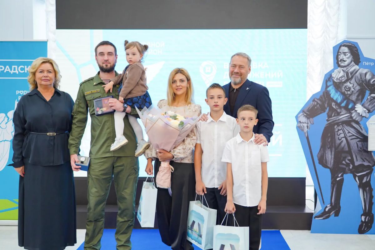 Александр Беглов: В здании администрации Петроградского района открыта тематическая выставка достижений Александр Беглов: В здании администрации Петроградского района открыта тематическая выставка достижений