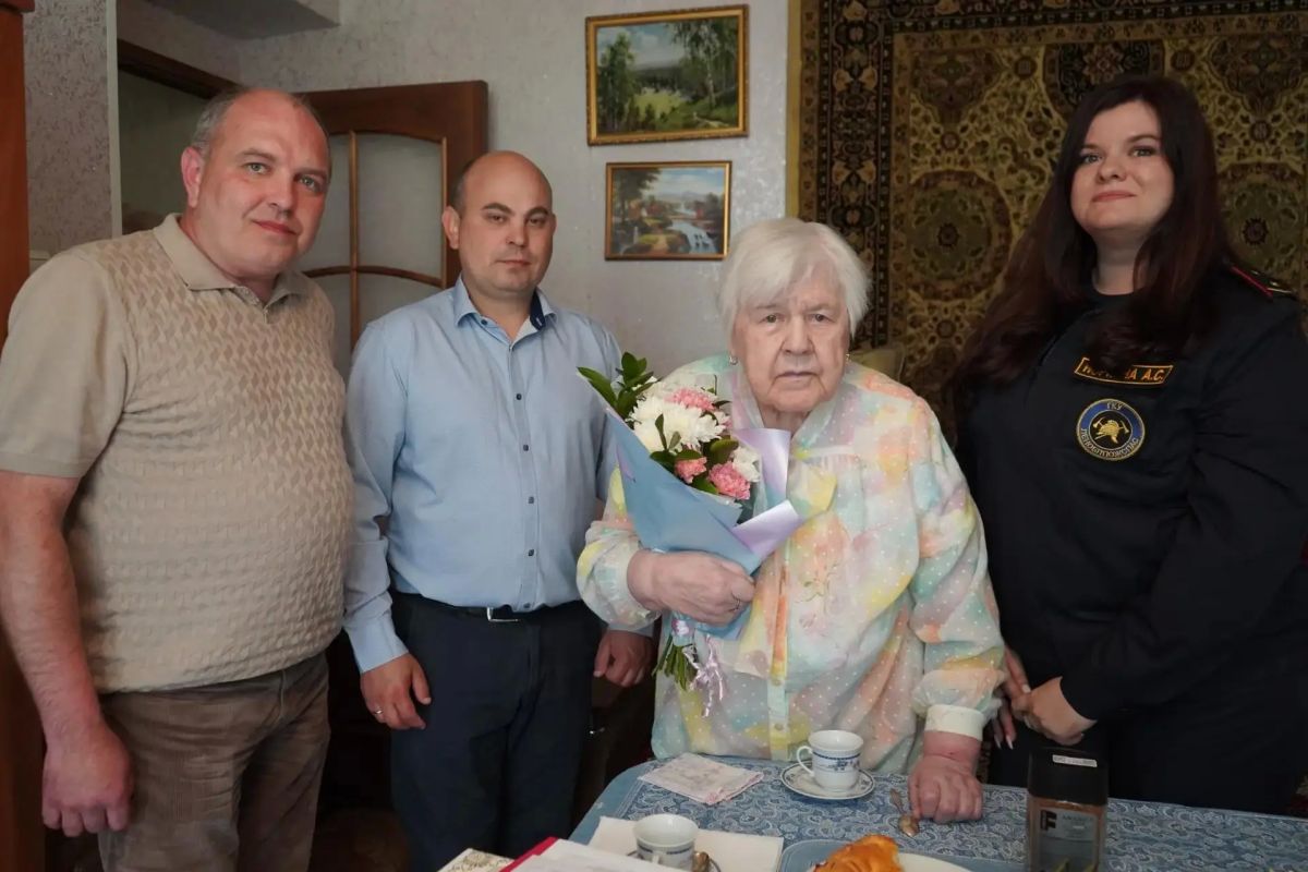 Жительница Ленобласти Евгения Косарева отметила 90-летие