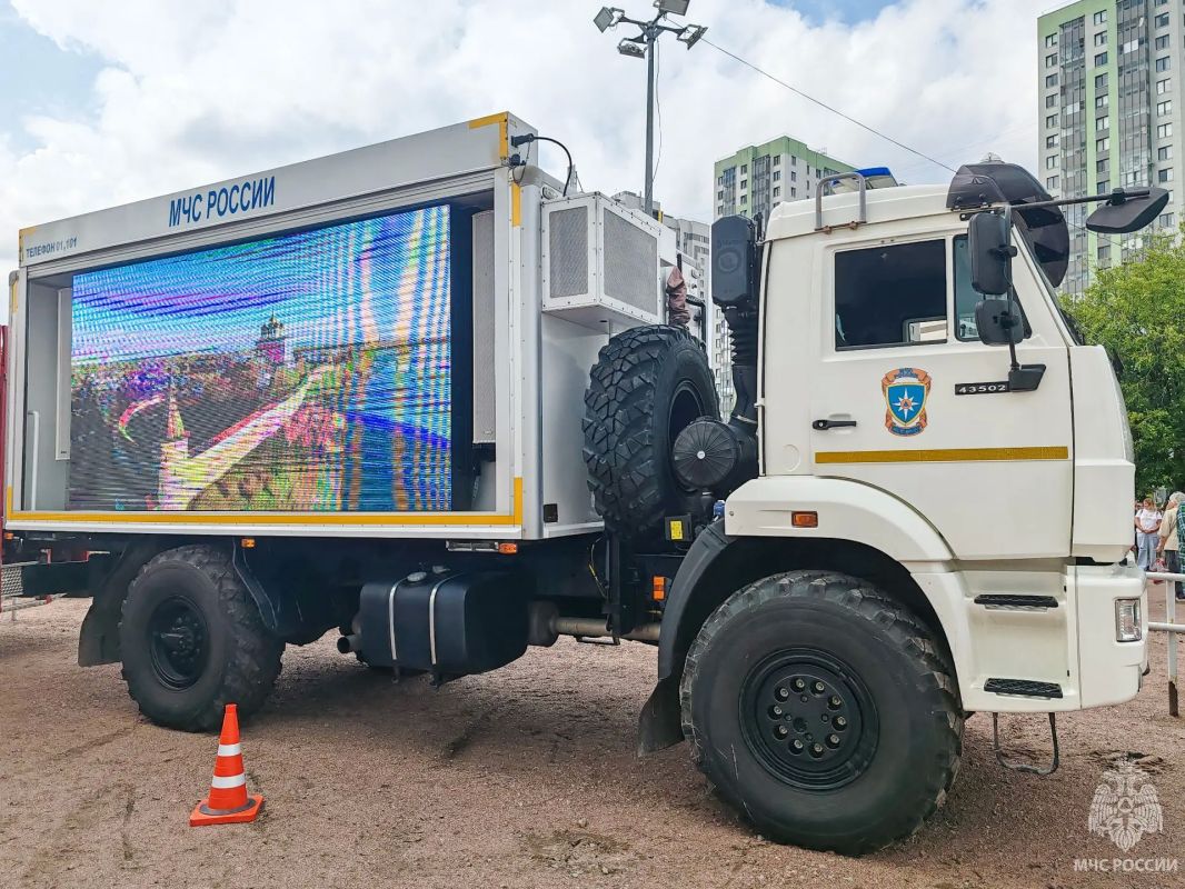 Безопасность — это важно: спасатели провели мастер-классы для петербуржцев Безопасность — это важно: спасатели провели мастер-классы для петербуржцев