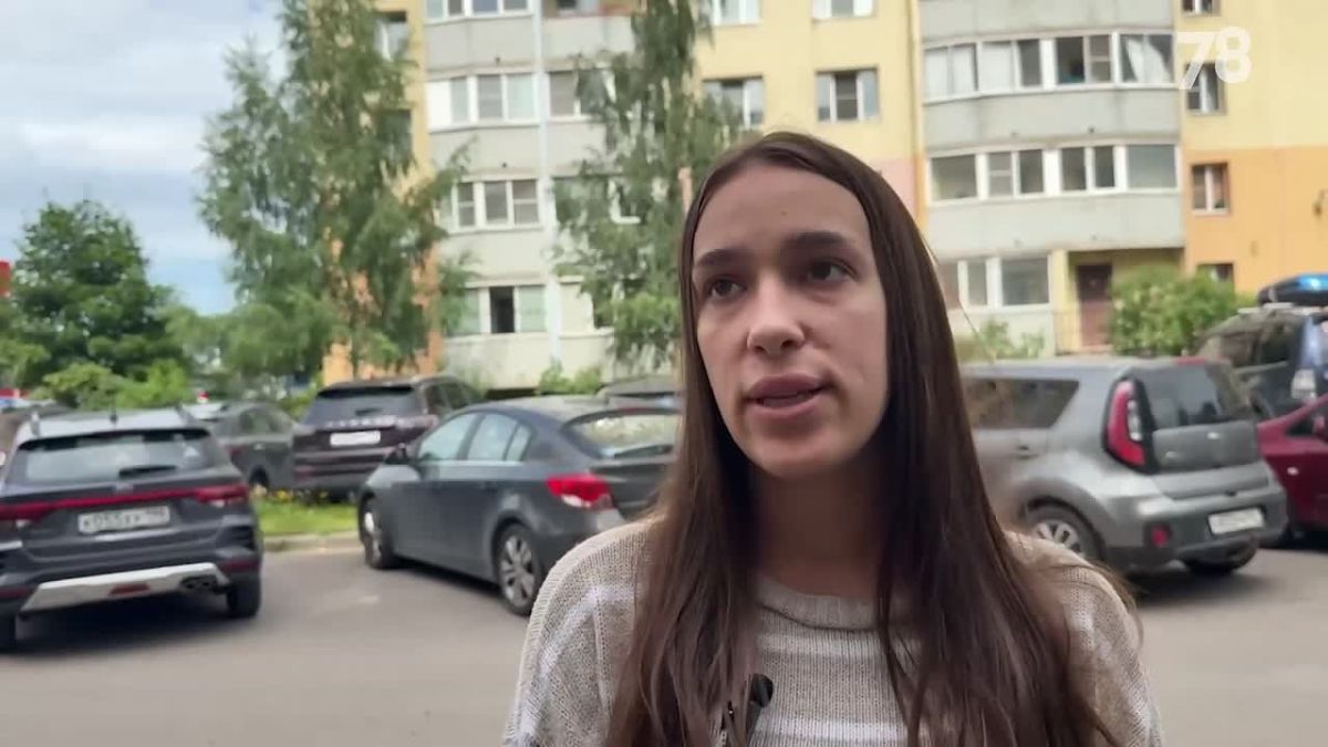Больше 10 дней кошка заперта одна в захламленной квартире в Мурино