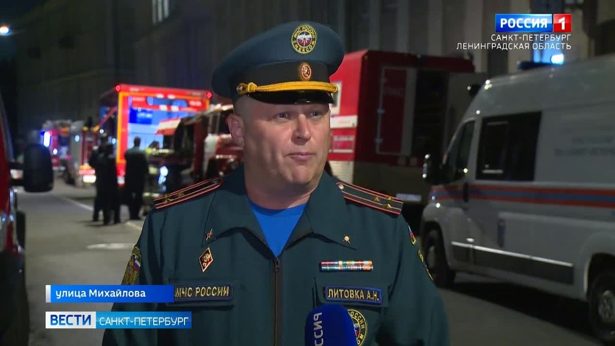 При пожаре в офисном здании на улице Михайлова эвакуировали 200 человек