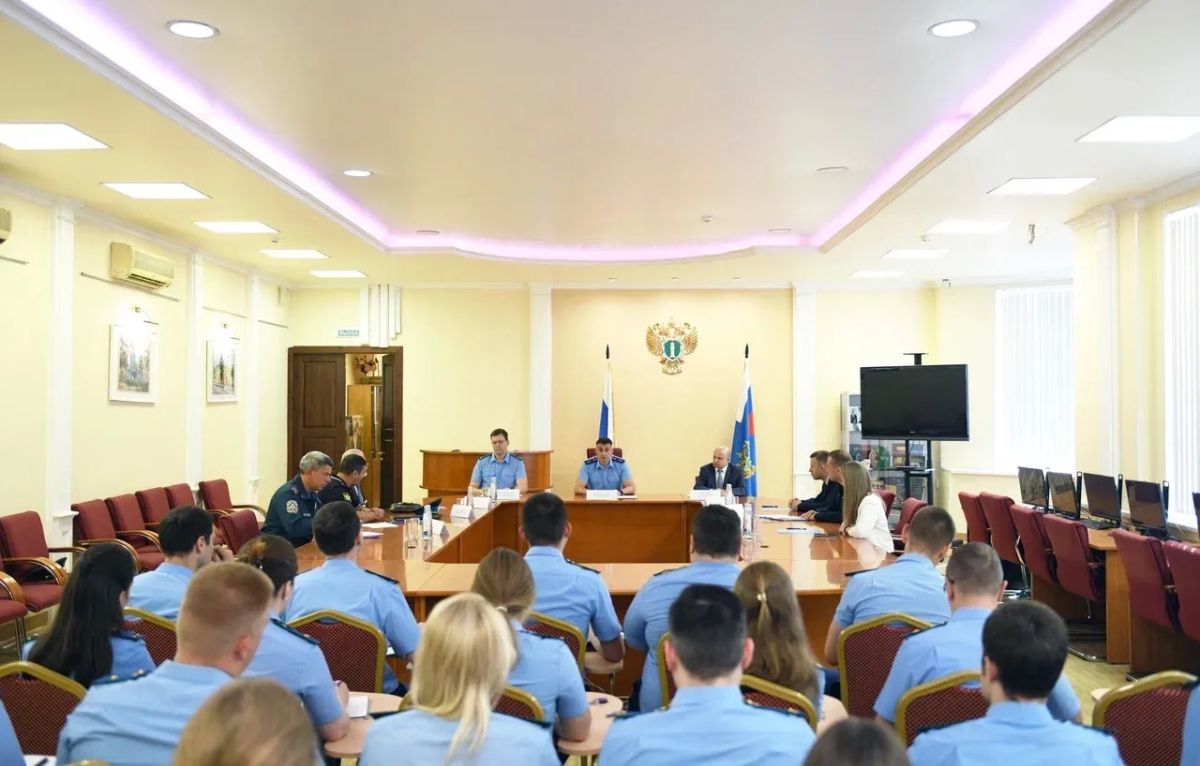 Прокурор города Андрей Гуришев представил нового прокурора Выборгского района г. Санкт-Петербурга Прокурор города Андрей Гуришев представил нового прокурора Выборгского района г. Санкт-Петербурга