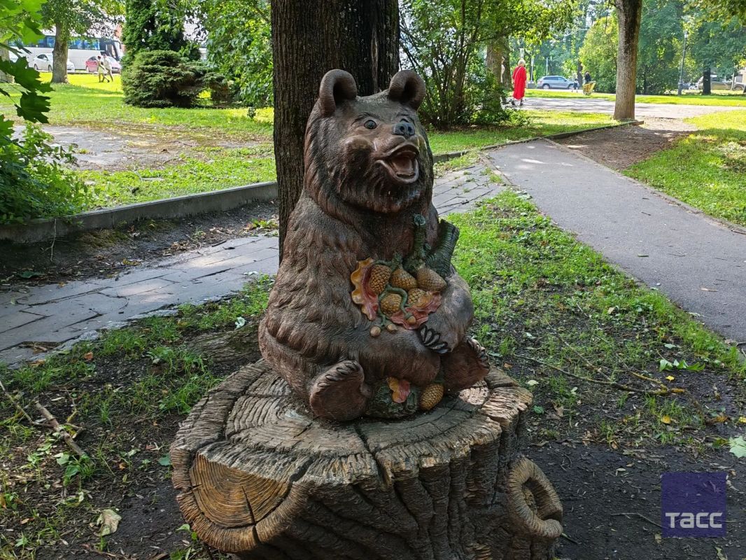 Медведь — символ Великого Новгорода Медведь — символ Великого Новгорода