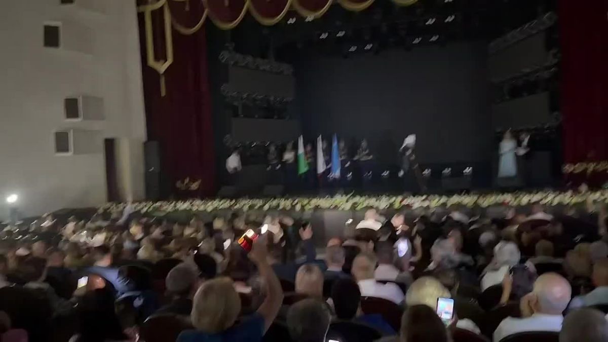 «Держим строй, даже когда вокруг темно»