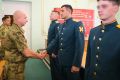 В Санкт-Петербурге командующий Северо-Западным округом Росгвардии Герой России генерал-полковник Сергей Бураков провел встречу с выпускниками военных институтов и академий, прибывших для прохождения службы в 11 регионах...