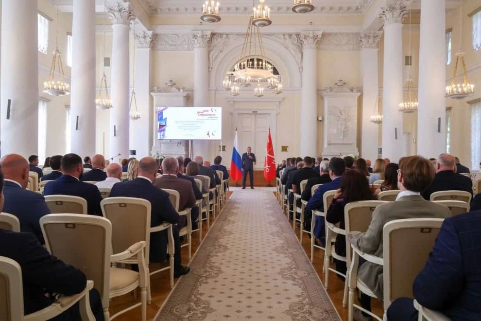 Александр Беглов вручил награды строителям Петербурга в преддверии Дня строителя Александр Беглов вручил награды строителям Петербурга в преддверии Дня строителя