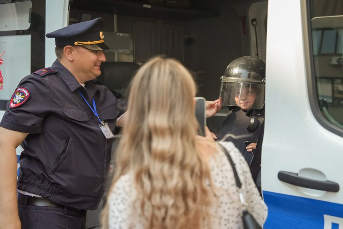 Председатель Законодательного Собрания Александр Бельский посетил выставку достижений Красносельского района Председатель Законодательного Собрания Александр Бельский посетил выставку достижений Красносельского района