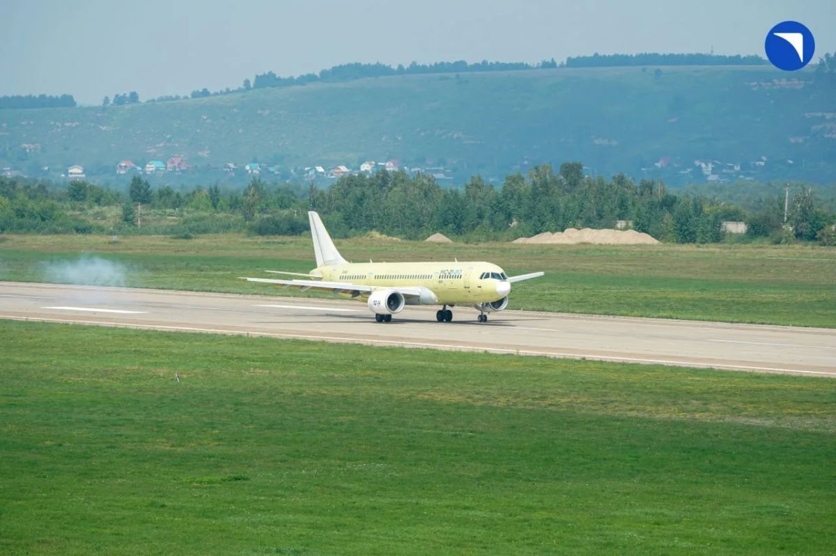 Олег Царёв: Первый серийный пассажирский самолет МС-21-310, полностью собранный на отечественных системах и с двигателем ПД-14, впервые поднялся в небо с аэродрома Иркутского авиазавода Олег Царёв: Первый серийный пассажирский самолет МС-21-310, полностью собранный на отечественных системах и с двигателем ПД-14, впервые поднялся в небо с аэродрома Иркутского авиазавода
