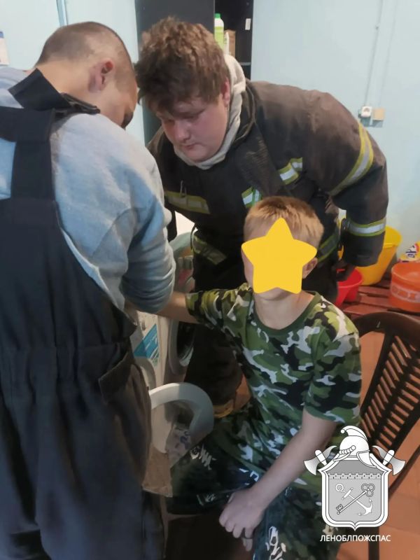 В детском лагере в Ленобласти спасатели сняли с пальца мальчика застрявшее кольцо В детском лагере в Ленобласти спасатели сняли с пальца мальчика застрявшее кольцо
