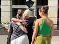 Петербурженку, которую облил азотной кислотой и изрезал ножом бывший, выписали из больницы