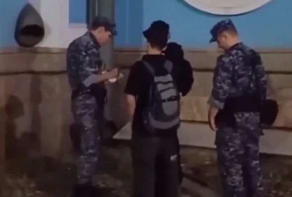 В Петербурге руферы пытались подняться на Смольный собор