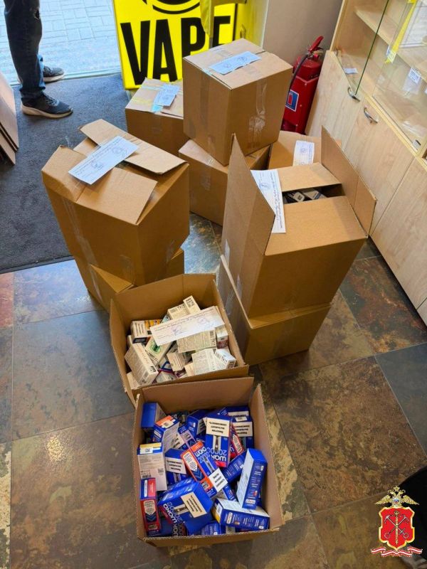 Экономическая полиция пресекла продажу немаркированной табачной продукции в Петербурге Экономическая полиция пресекла продажу немаркированной табачной продукции в Петербурге