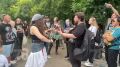 «Для Миши фанаты — это было святое»: поклонники пришли на могилу лидера «Короля и Шута»
