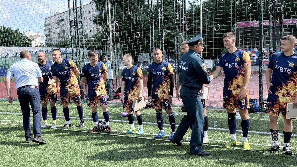 Серебряный кубок соревнований «Динамо» по футболу завоевали представители МЧС России Серебряный кубок соревнований «Динамо» по футболу завоевали представители МЧС России
