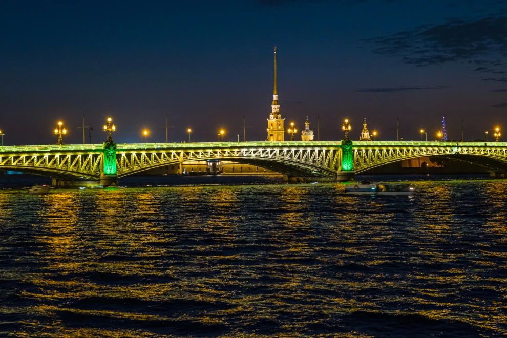 В Петербурге 9 августа, в день окончания Ленинградской битвы, три городских моста будут соединены Лентой Ленинградской Победы