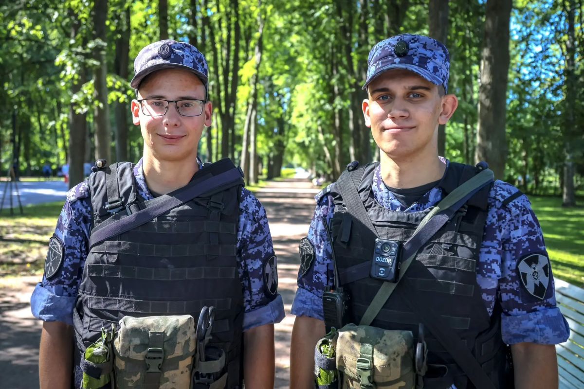 Прямо сейчас в Санкт-Петербурге на стадионе «Газпром Арена» военнослужащие специального моторизованного Измайловского полка Северо-Западного округа Росгвардии, сотрудники ОМОН «Бастион» и ОМОН «Балтика» (на транспорте)... Прямо сейчас в Санкт-Петербурге на стадионе «Газпром Арена» военнослужащие специального моторизованного Измайловского полка Северо-Западного округа Росгвардии, сотрудники ОМОН «Бастион» и ОМОН «Балтика» (на транспорте)...