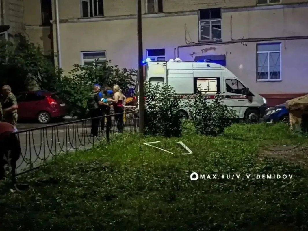 Украинские террористы ударили по спящим детям Украинские террористы ударили по спящим детям