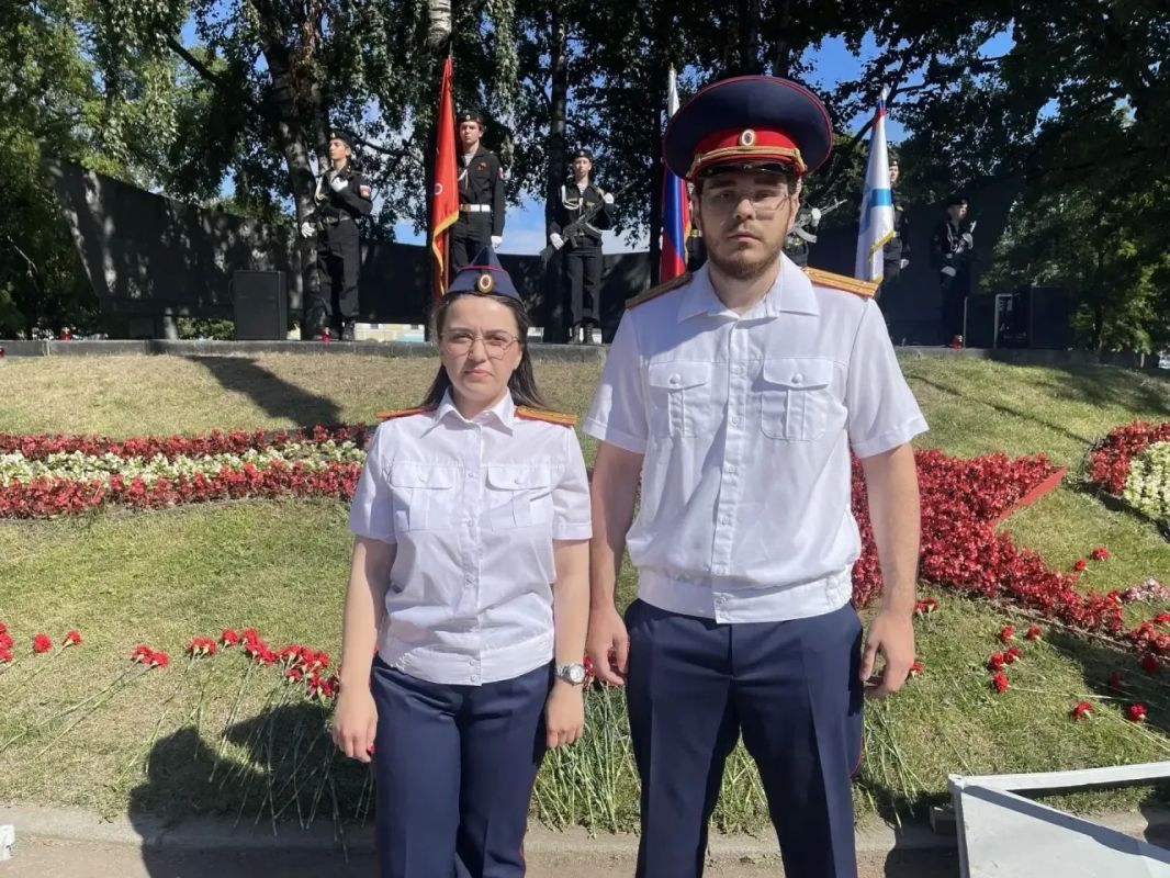 Сотрудники ГСУ СК России по городу Санкт-Петербургу приняли участие в торжественных мероприятиях, посвященных Дню окончания битвы за Ленинград Сотрудники ГСУ СК России по городу Санкт-Петербургу приняли участие в торжественных мероприятиях, посвященных Дню окончания битвы за Ленинград