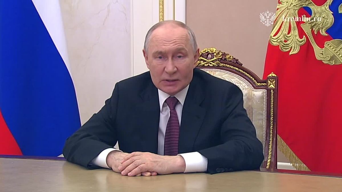 Владимир Путин поздравил работников и ветеранов строительного комплекса России с профессиональным праздником