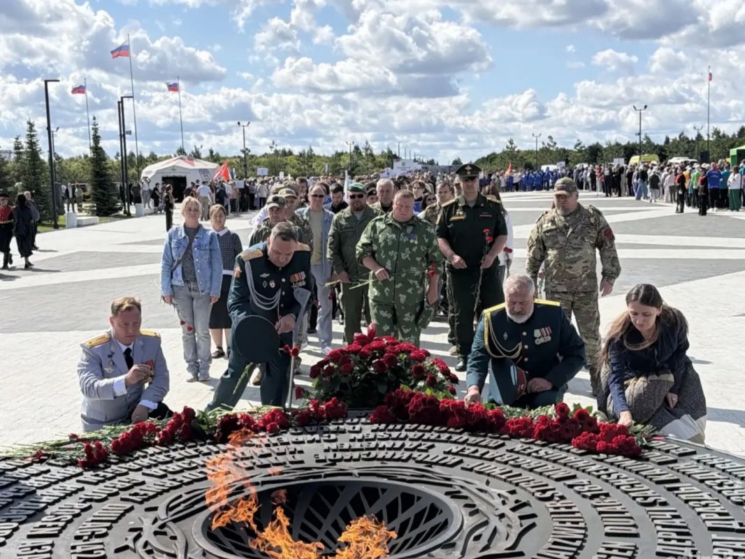 9 августа 1944 года — день окончания Ленинградской битвы, самого долгого сражения Великой Отечественной войны: 1127 дней 9 августа 1944 года — день окончания Ленинградской битвы, самого долгого сражения Великой Отечественной войны: 1127 дней