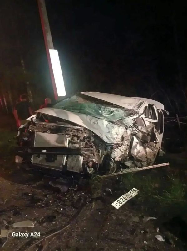 Водитель микроавтобуса пострадал в ДТП в Лужском районе Водитель микроавтобуса пострадал в ДТП в Лужском районе