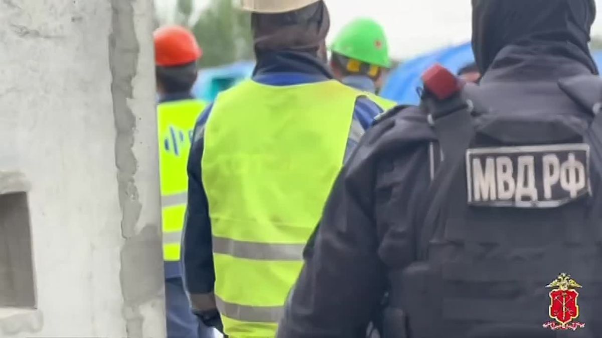 Полиция выявила 16 нарушителей миграционного законодательства на стройке под Петербургом