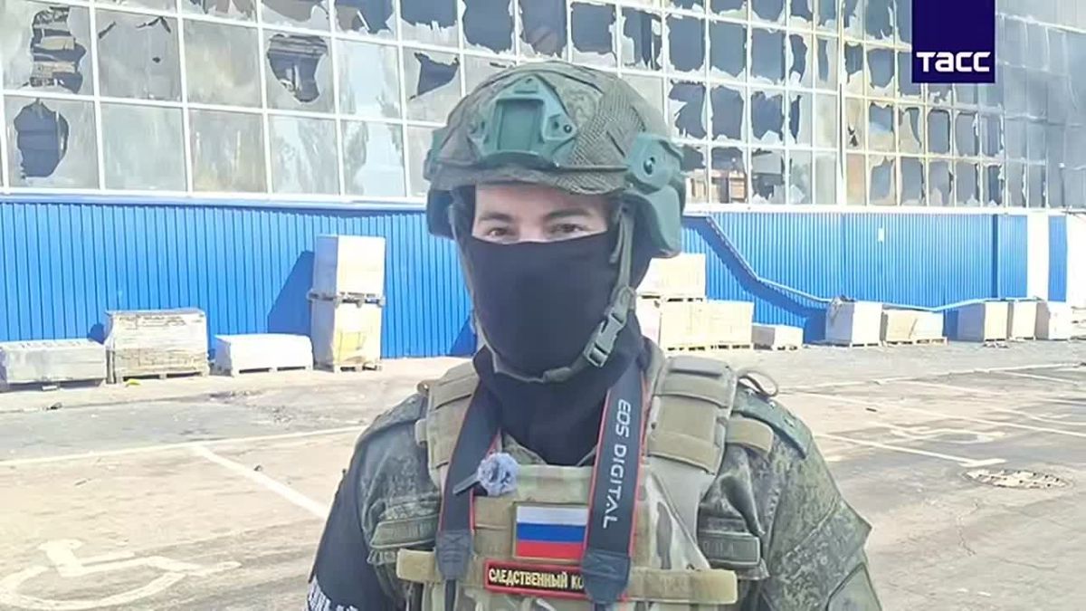 Два майора: Один из центральных строительных магазинов в Макеевке ДНР практически полностью сгорел в результате атаки украинских БПЛА, передает корреспондент ТАСС