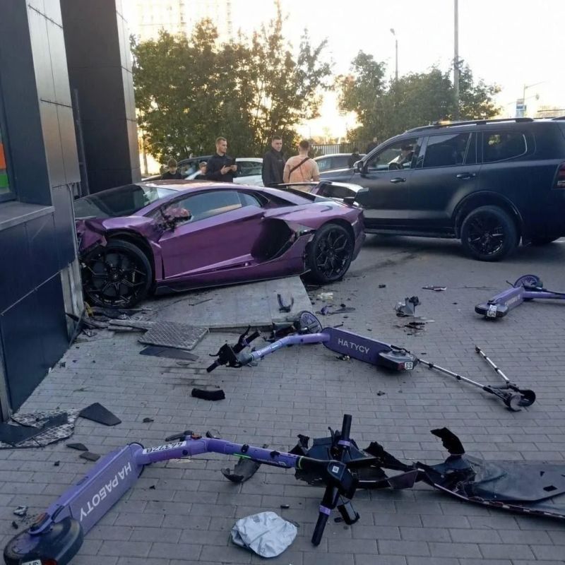 Сын уральского миллиардера на Lamborghini протаранил ветерана СВО на костылях Сын уральского миллиардера на Lamborghini протаранил ветерана СВО на костылях