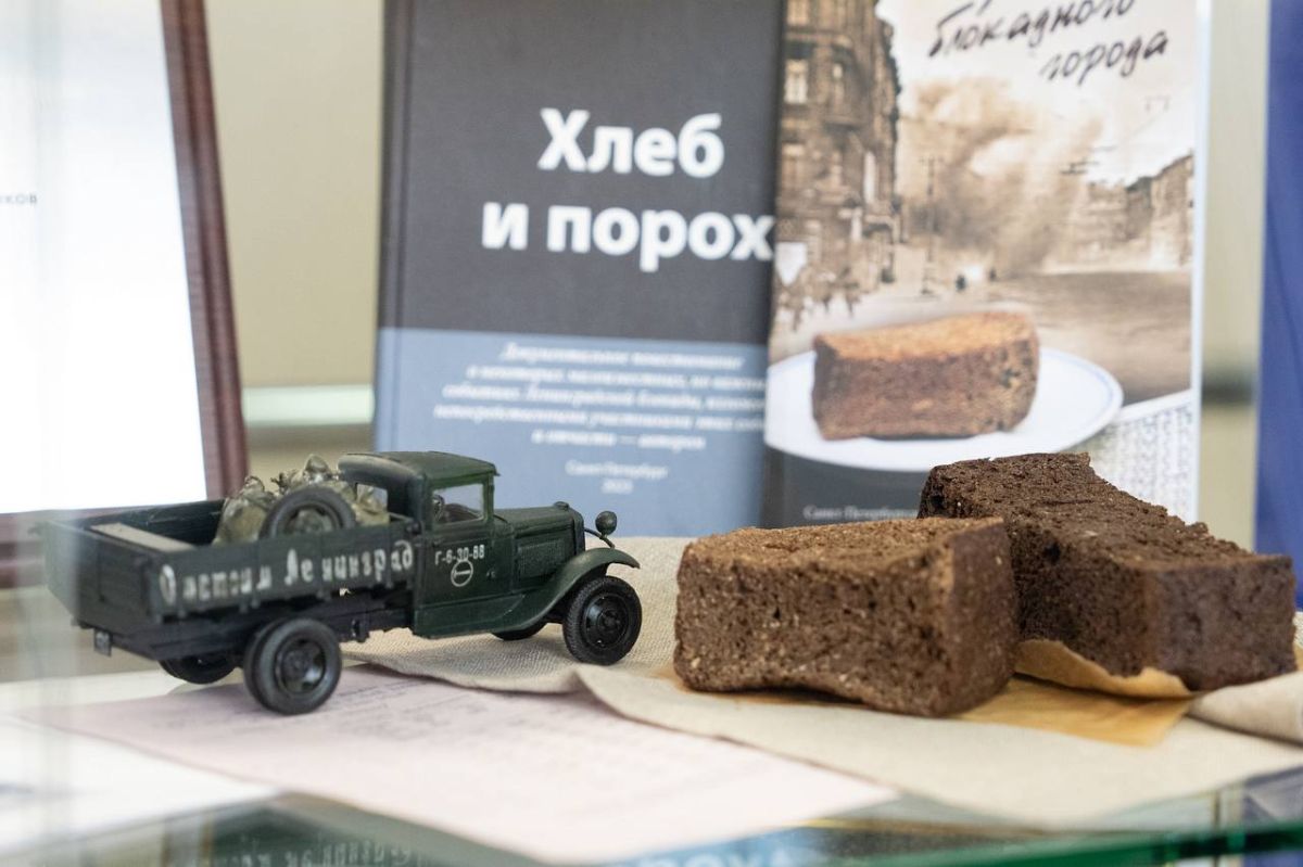 Александр Беглов и Александр Бельский посетили выставку достижений Пушкинского района Александр Беглов и Александр Бельский посетили выставку достижений Пушкинского района